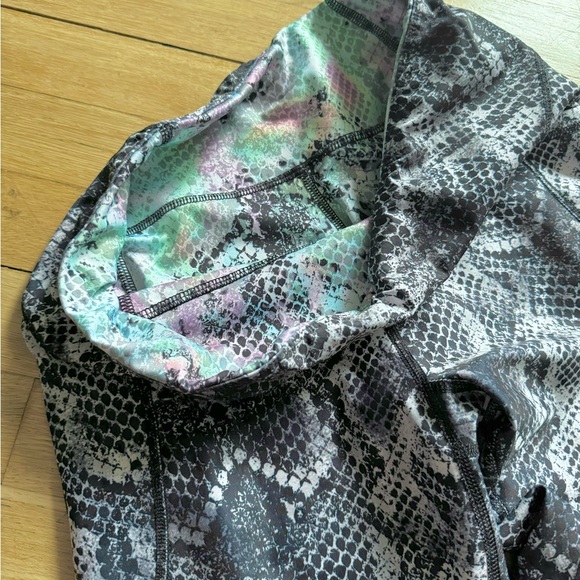 🍂CLEAROUT Reversible Capri Leggings - Picture 10 of 12